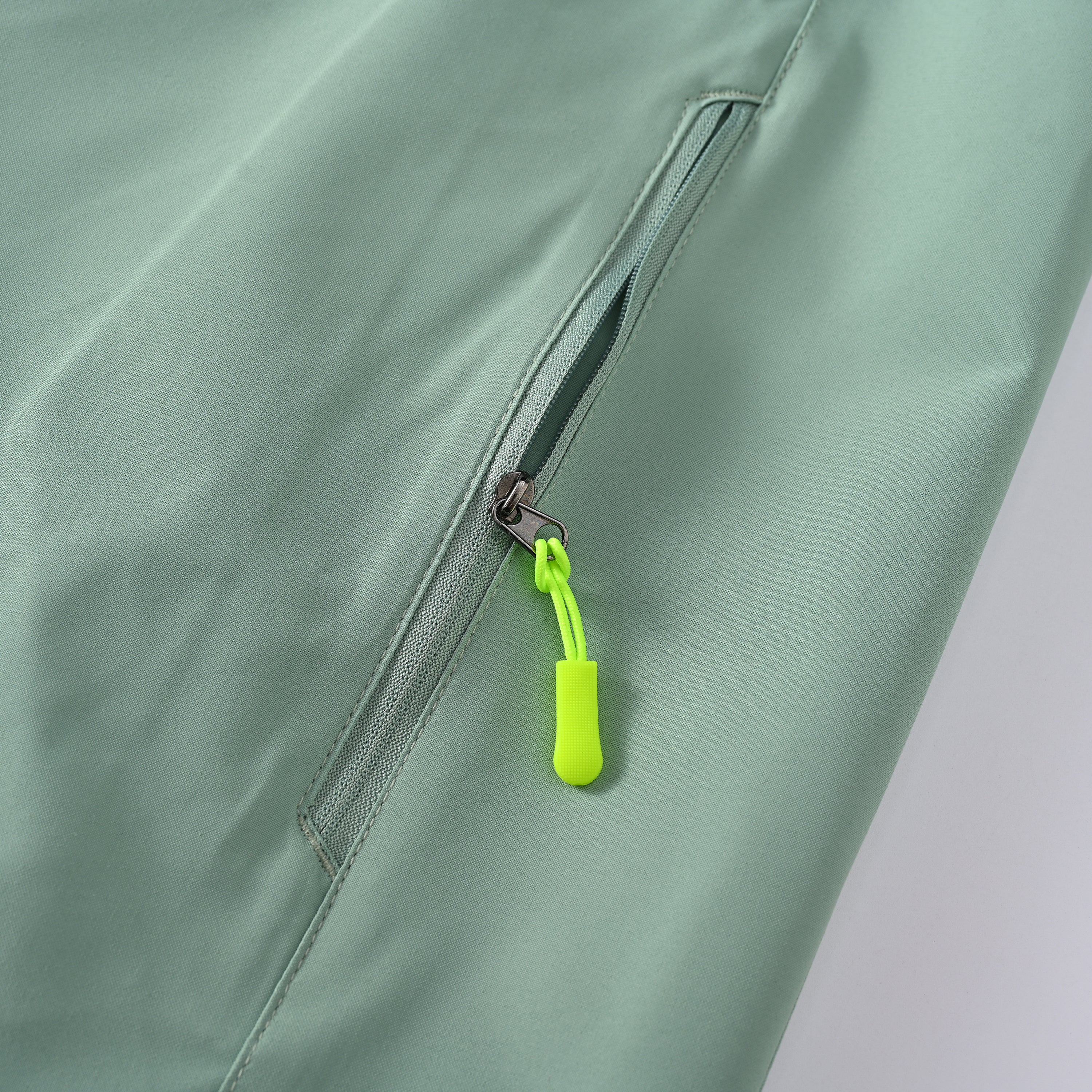 Windbreaker 26/27 - Sage Green